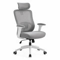 Chaise de bureau à roulettes 65 cm x 65 cm x 118 cm à 128 cm maille polyester grise structure nylon blanc appuie-tête réglable